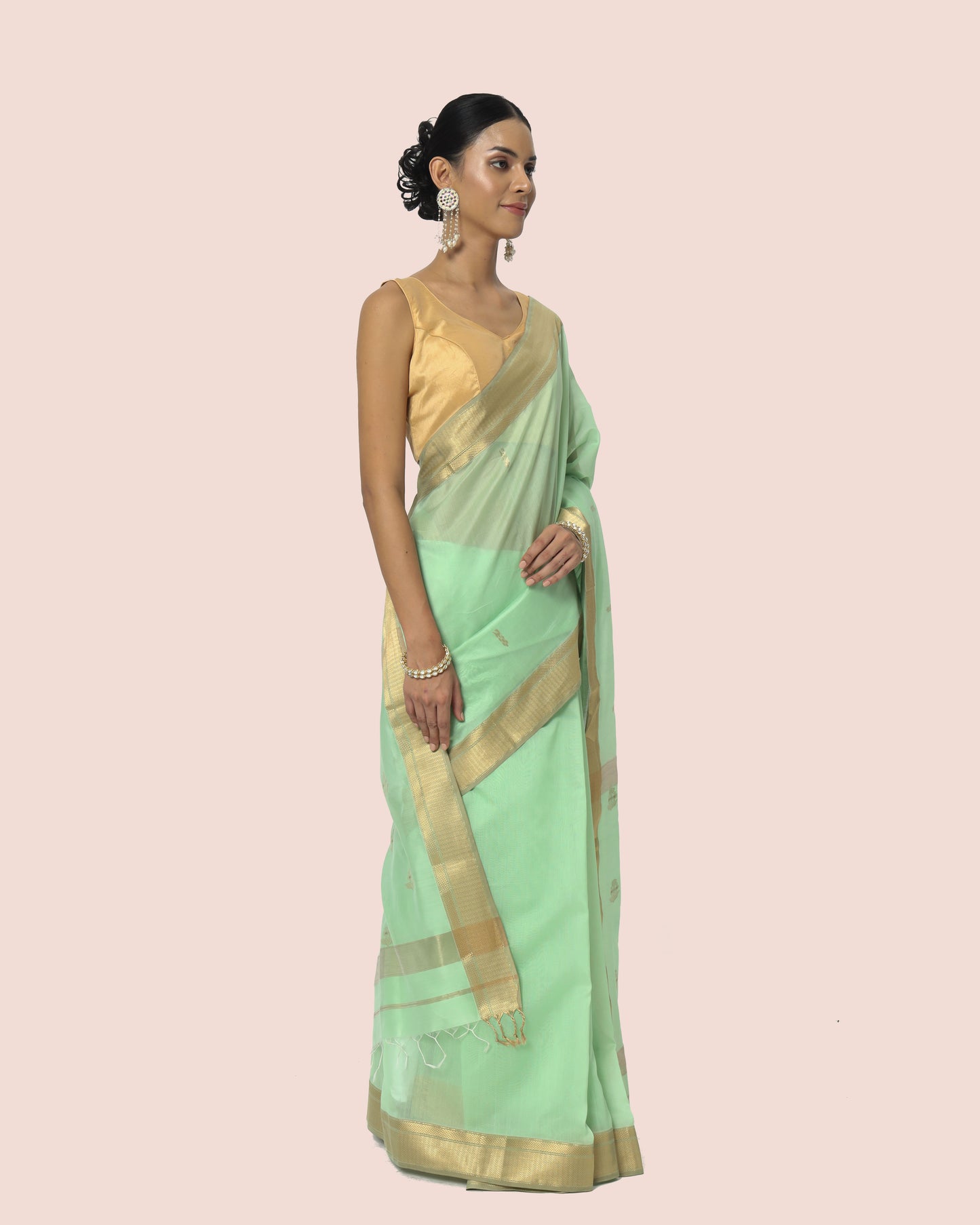 Pastel Green Maheshwari silk cotton with jari Butti Pallu