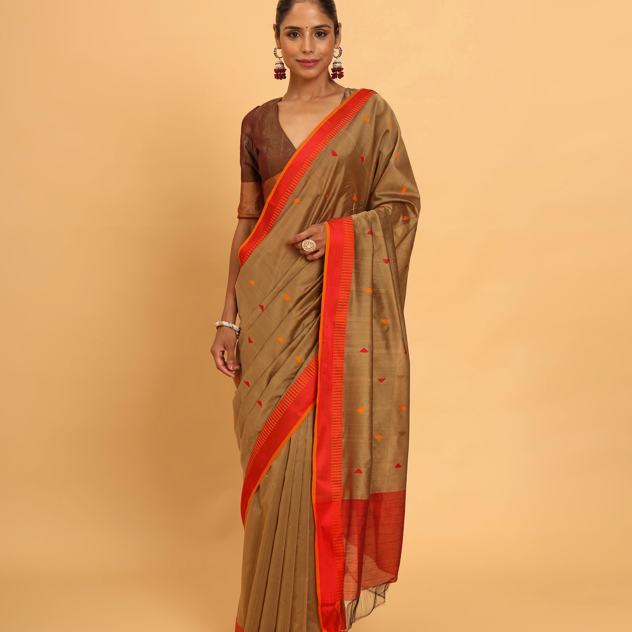 Beige Maheshwari Handwoven Pramid Motif Butti Saree