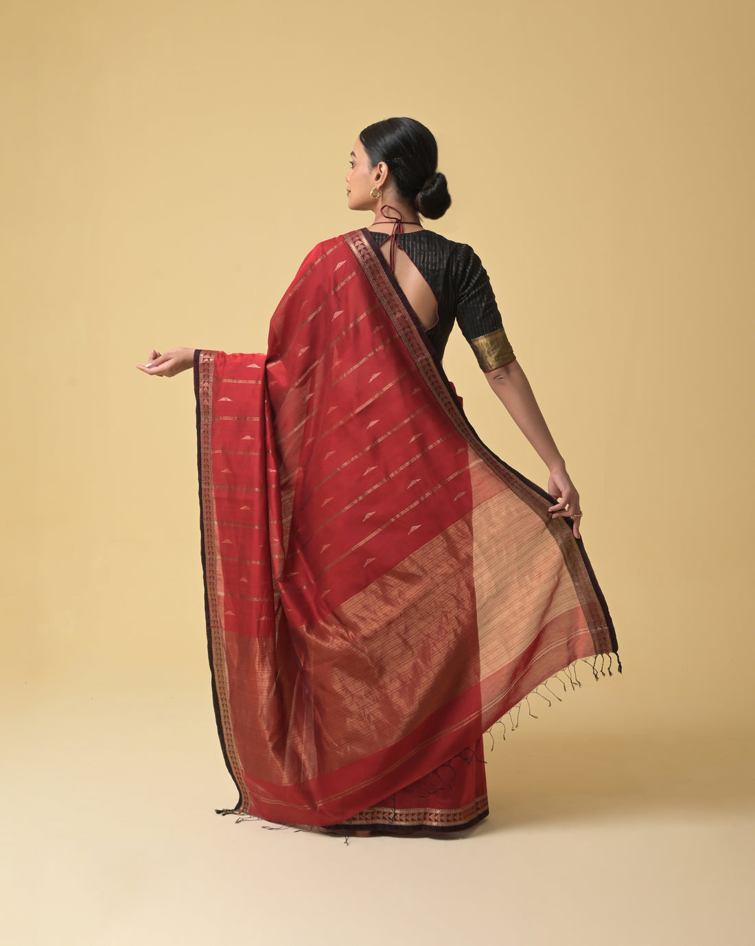 Rust Red Maheshwari Handwoven Silk Cotton Jari Booti Saree