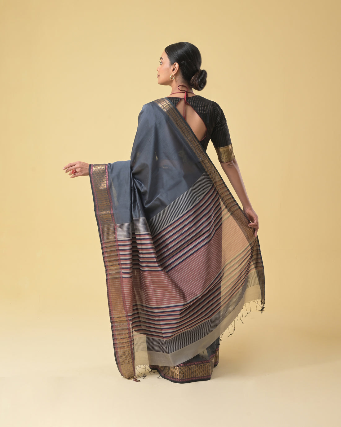 Grey Maheshwari Handwoven Silk Cotton Saree