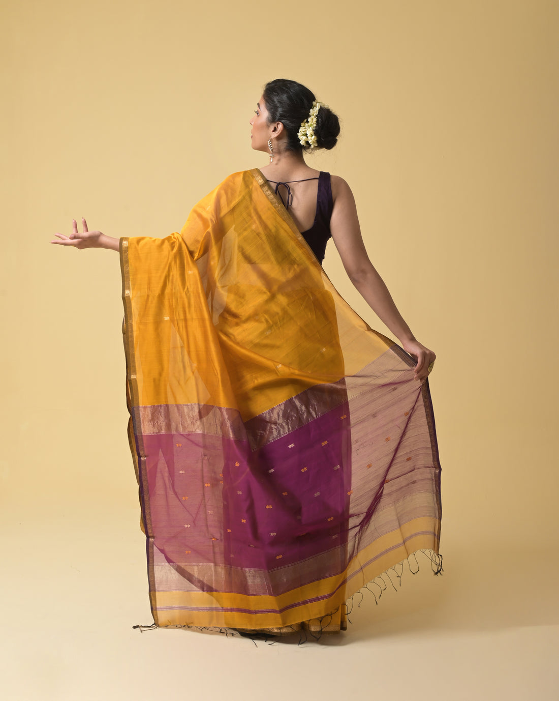 Mustard Maheshwari Handwoven Silk Cotton Gold Jari Booti Saree