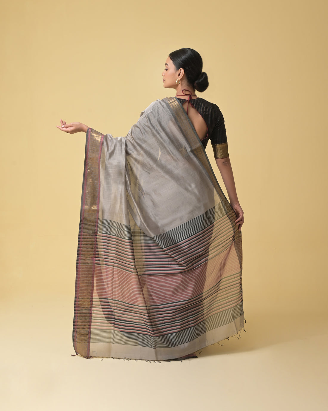 Grey Maheshwari Handwoven Silk Cotton Saree