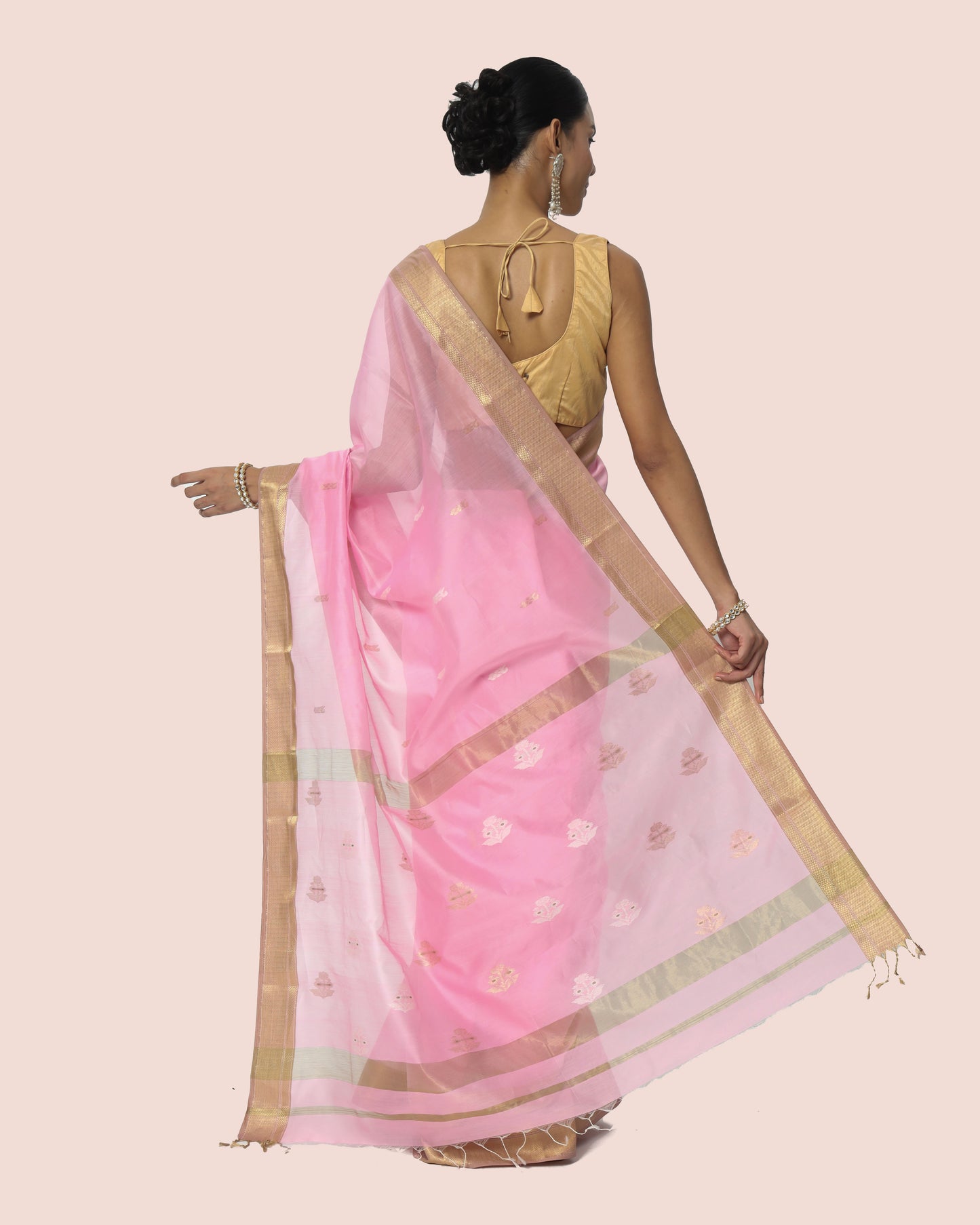 Light Pink Maheshwari Handwoven saree with gold jari butta's