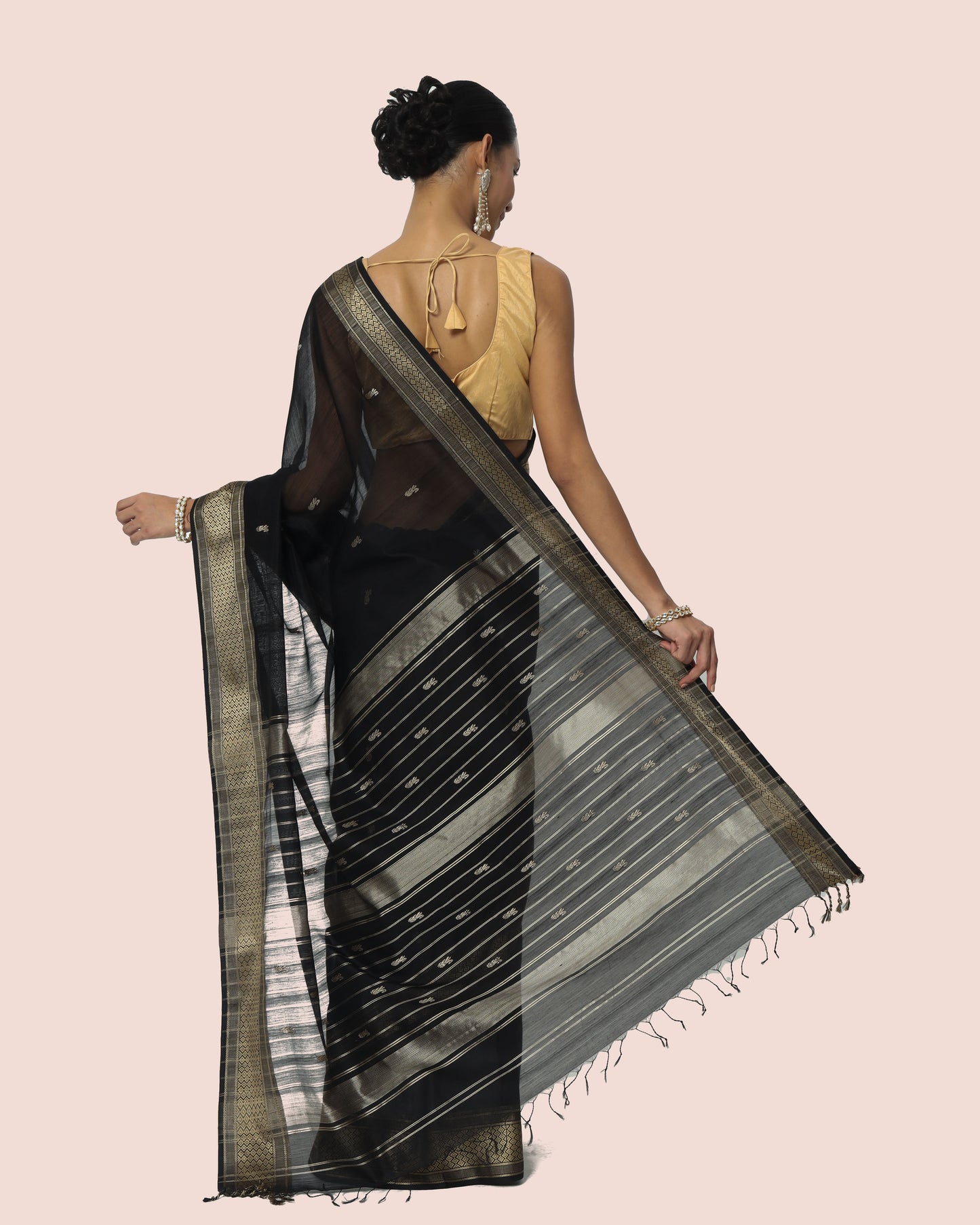 Black Maheshwari Handloom silk cotton butti pallu saree