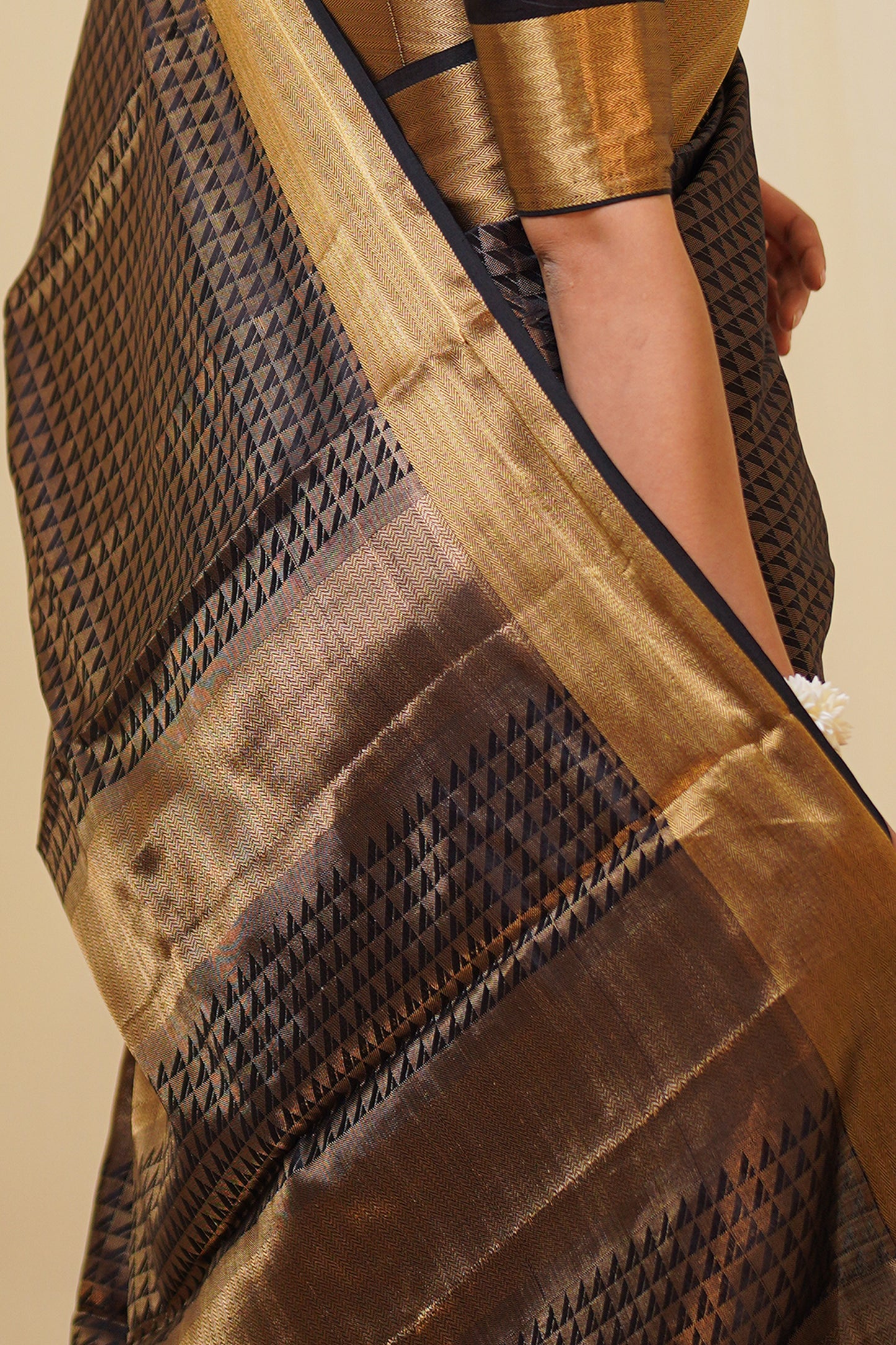 Black and Gold Zari Pattern All Over Handwoven Pure Silk Maheshwari Saree