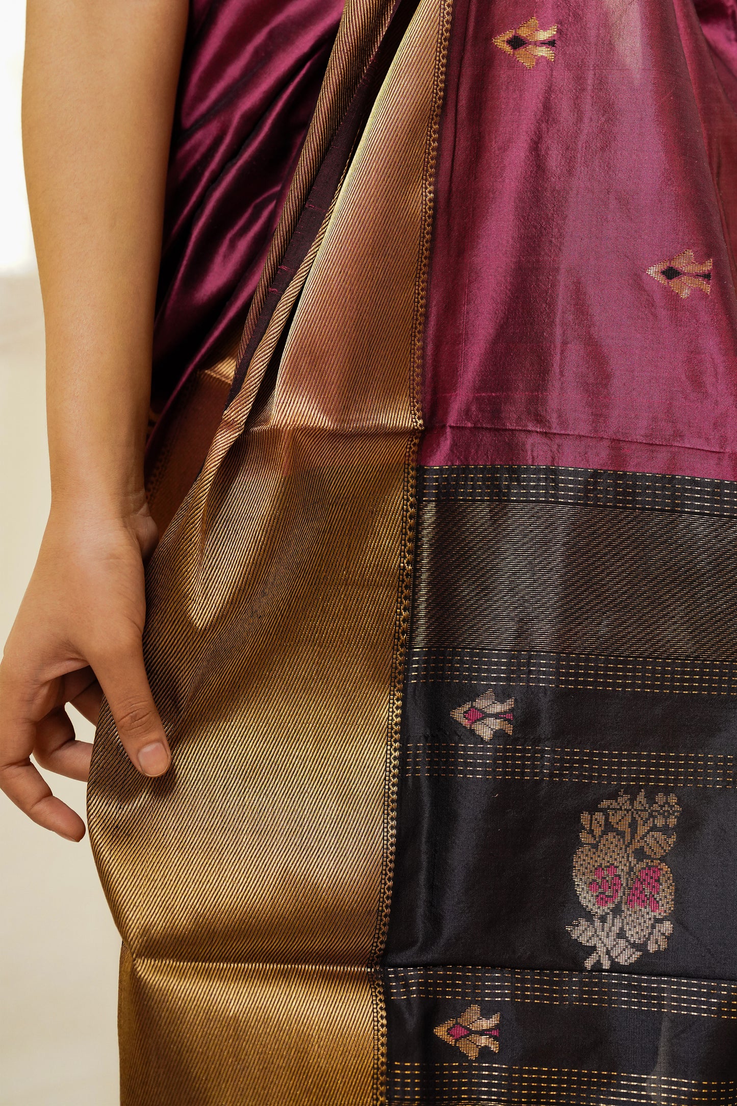 Deep Magenta Booti Pure Silk Maheshwari Saree with Multicolour Pallu and Gold Border