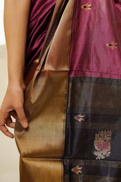 Deep Magenta Booti Pure Silk Maheshwari Saree with Multicolour Pallu and Gold Border