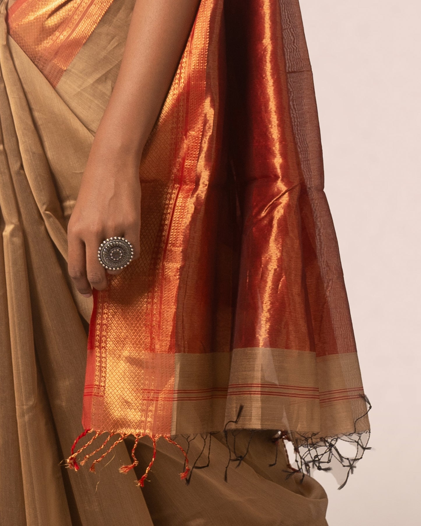 Beige Maheshwari Handwoven Silk & Cotton Saree