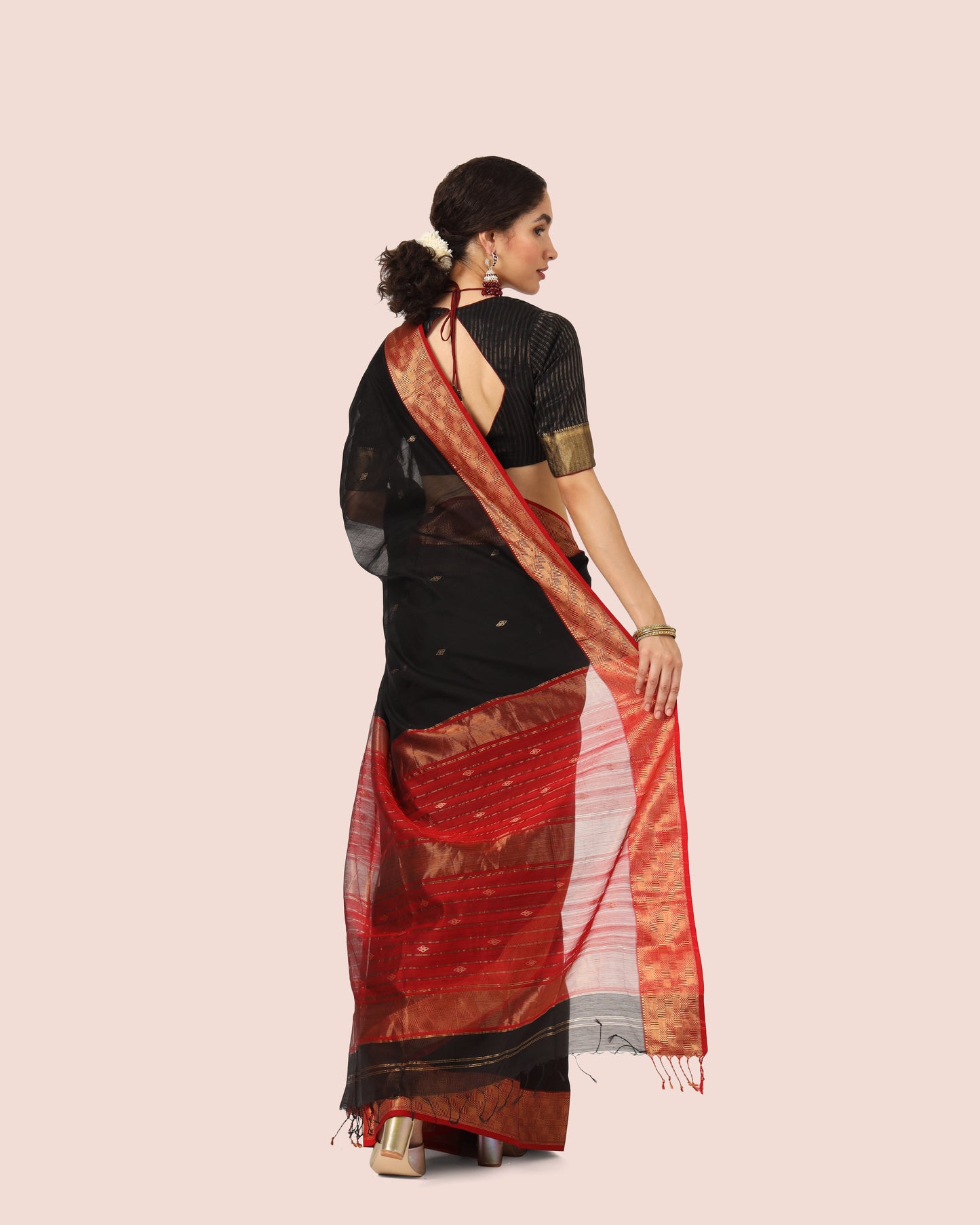 Black Maheshwari Handwoven With Gold Jari Butti Pallu