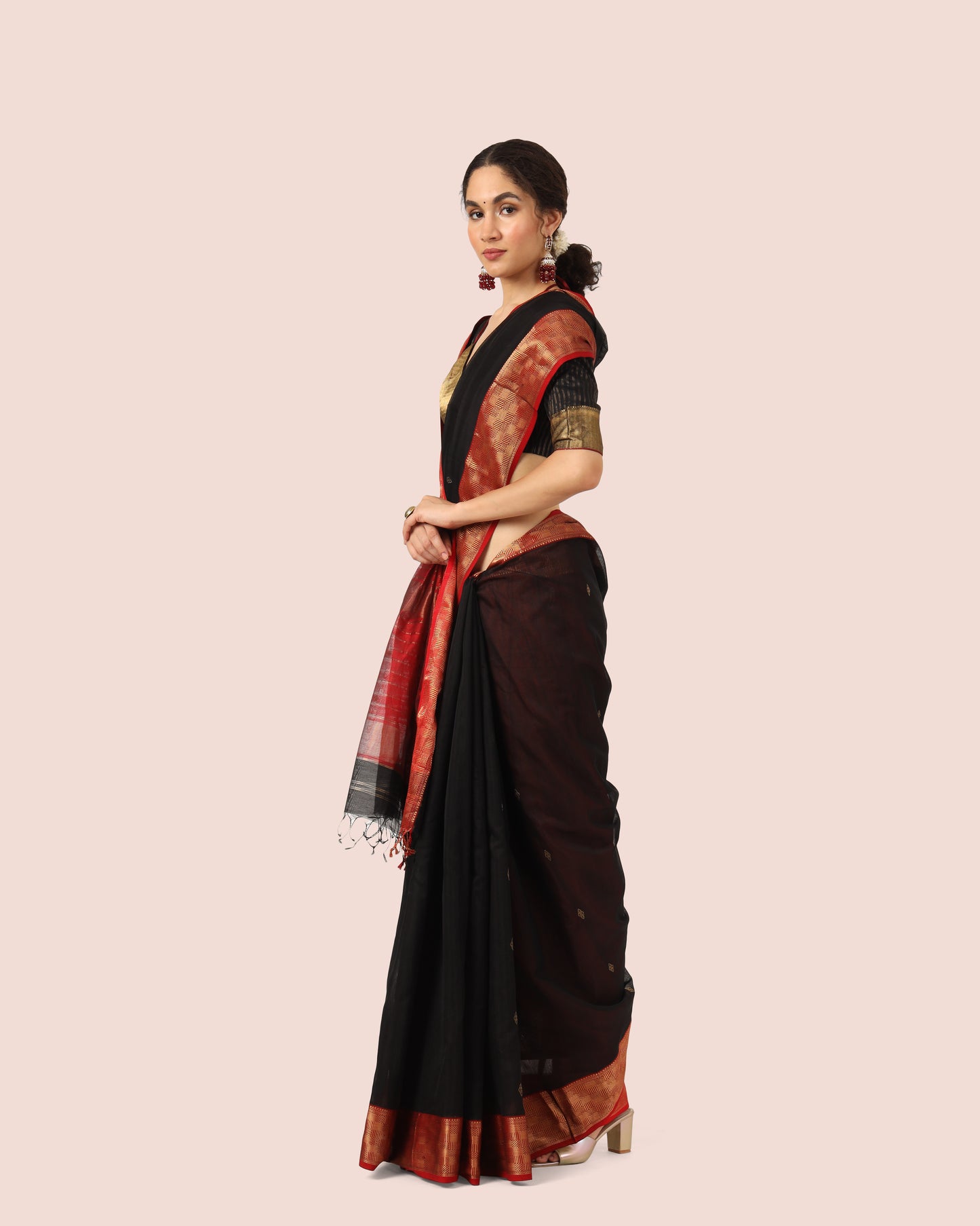 Black Maheshwari Handwoven With Gold Jari Butti Pallu