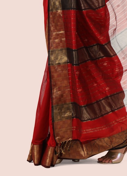 Maroon Maheshwari Handwoven With Gold Jari Butti Pallu