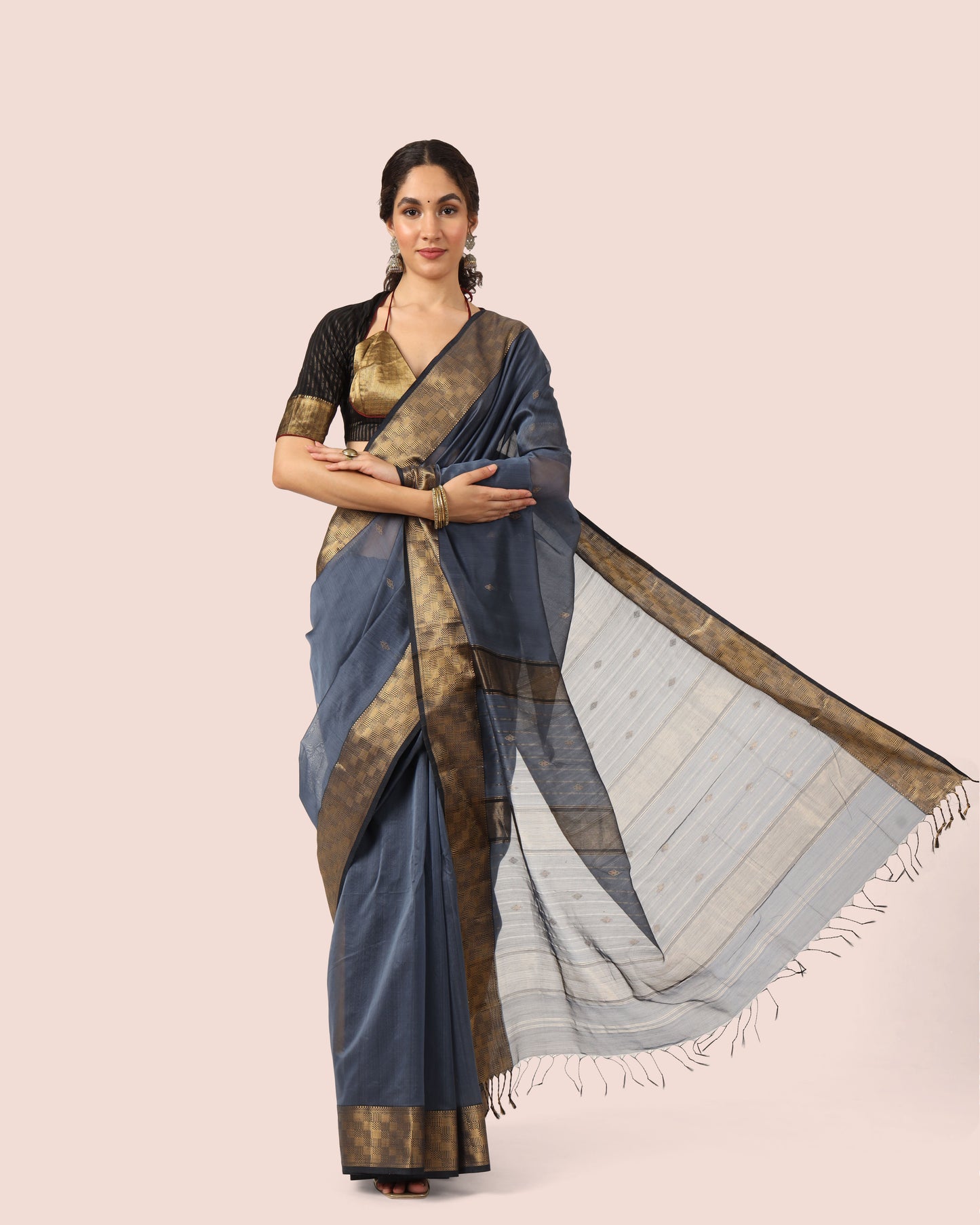 Dark grey Maheshwari Handwoven Jari Butti Pallu