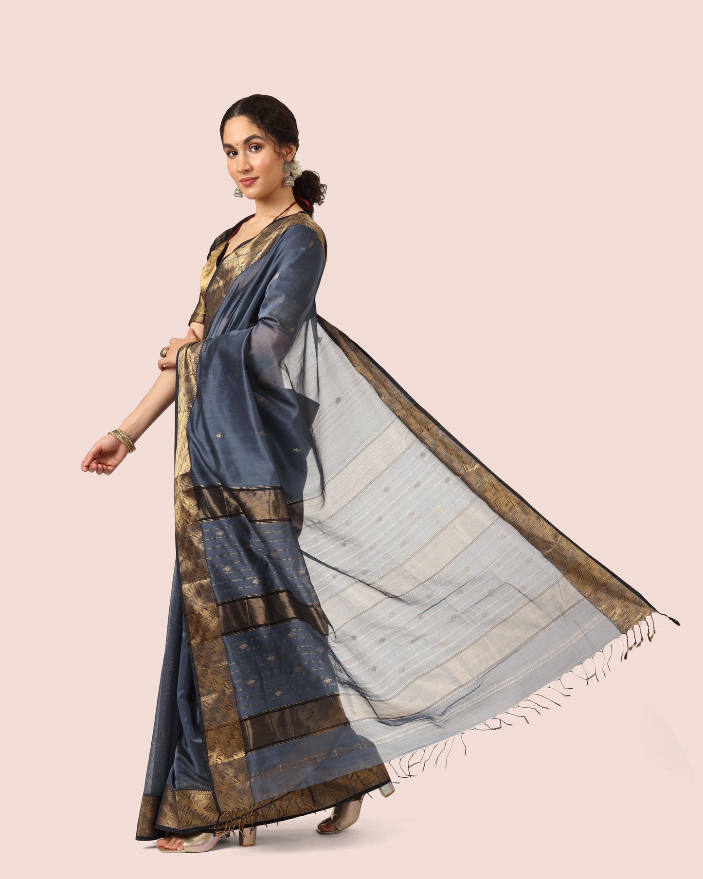 Dark grey Maheshwari Handwoven Jari Butti Pallu