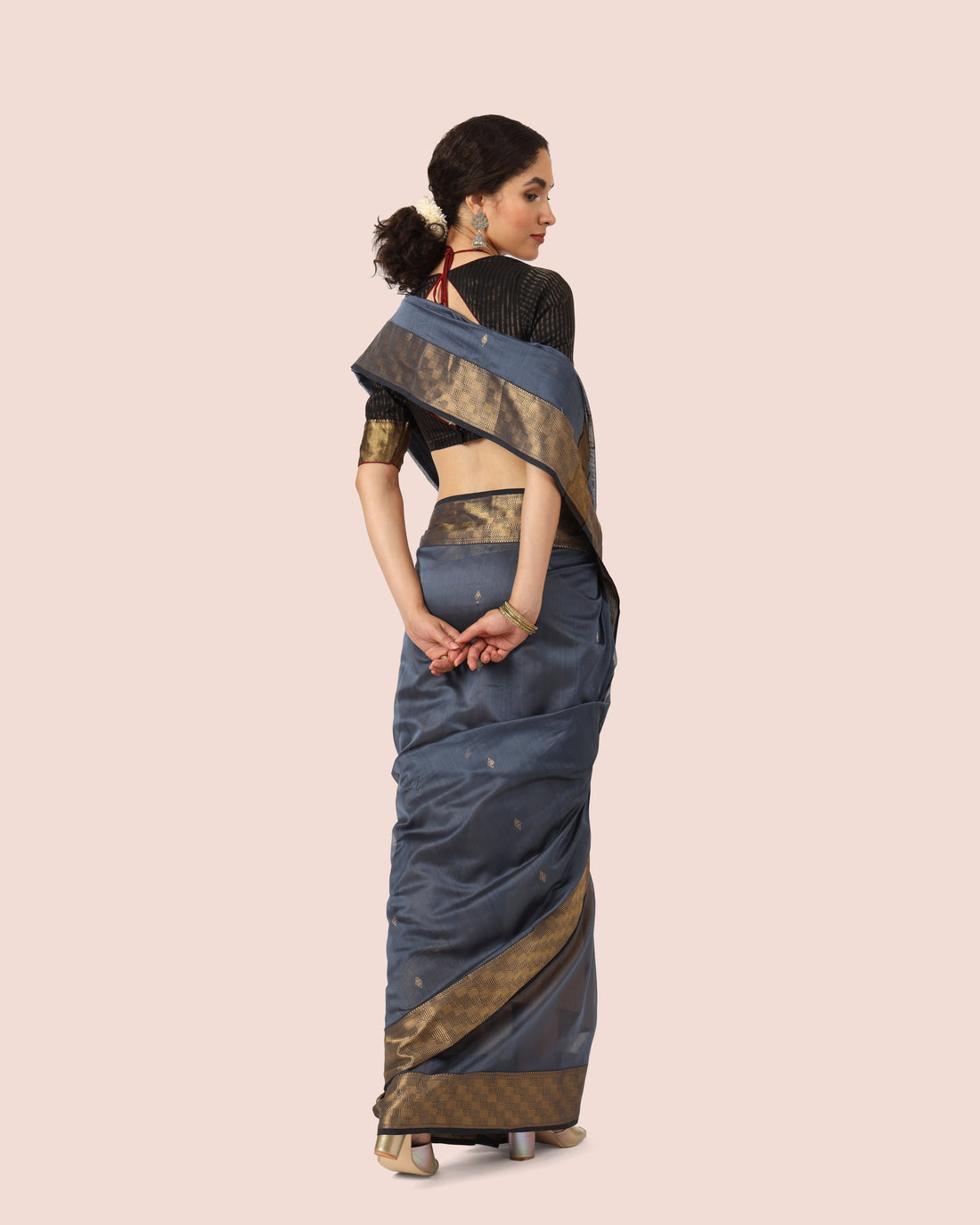 Dark grey Maheshwari Handwoven Jari Butti Pallu