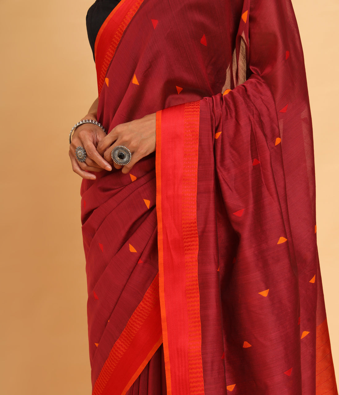 Rust Red Maheshwari Pramid Motifs Butti saree