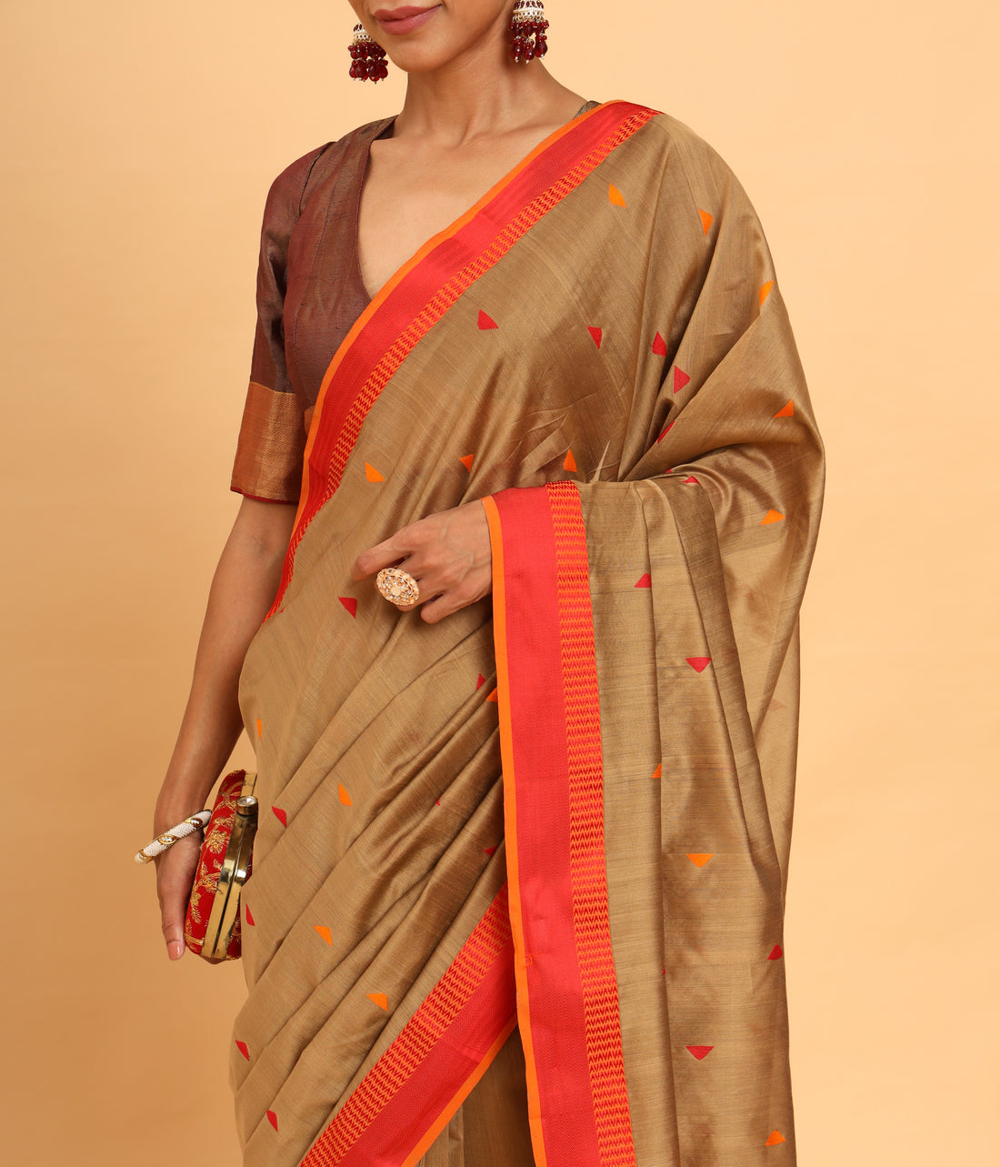 Beige Maheshwari Handwoven Pramid Motif Butti Saree