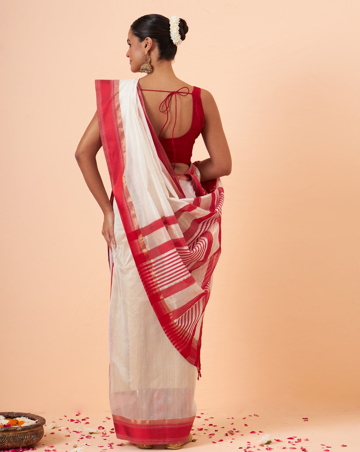 White Maheshwari Handwoven Silk Cotton Saree